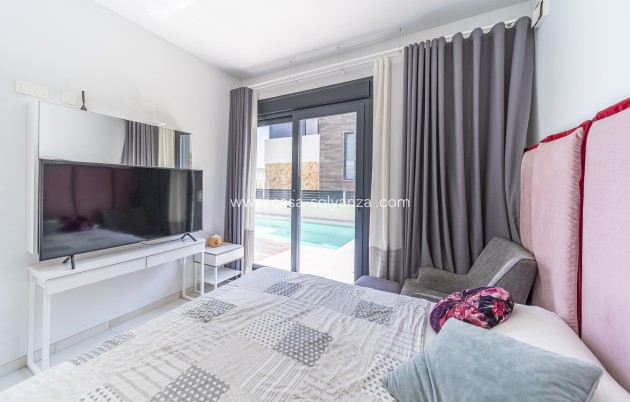 Resale - Villa - Orihuela Costa - Lomas de Cabo Roig