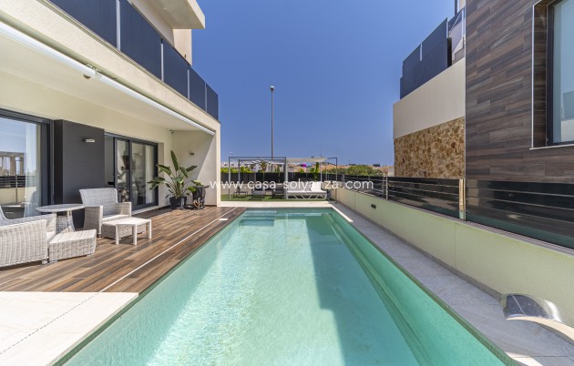 Resale - Villa - Orihuela Costa - Lomas de Cabo Roig