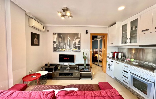 Resale - Apartment / flat - Torrevieja - Center