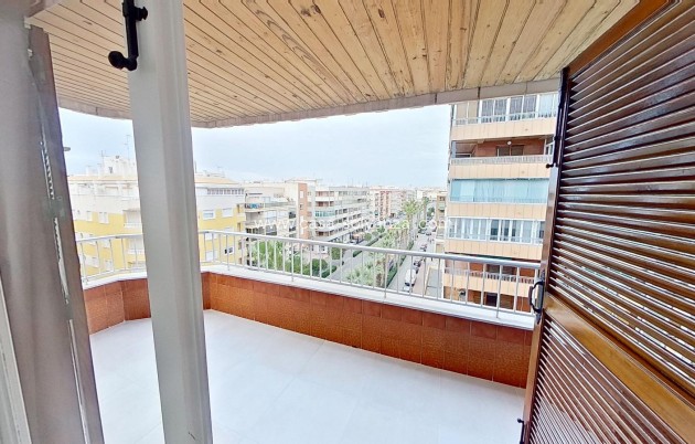 Resale - Apartment / flat - Torrevieja - Playa del Acequión