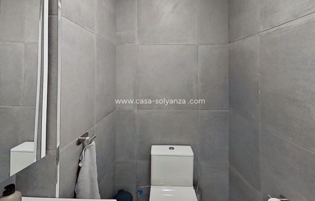 Resale - Apartment / flat - Torrevieja - Playa del Acequión