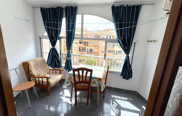 Reventa - Apartamento / piso - Torrevieja - Center