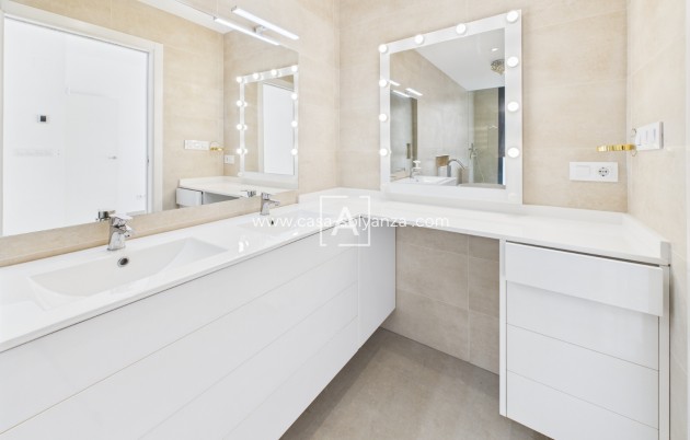 Herverkoop - Villa - Pinar de Campoverde