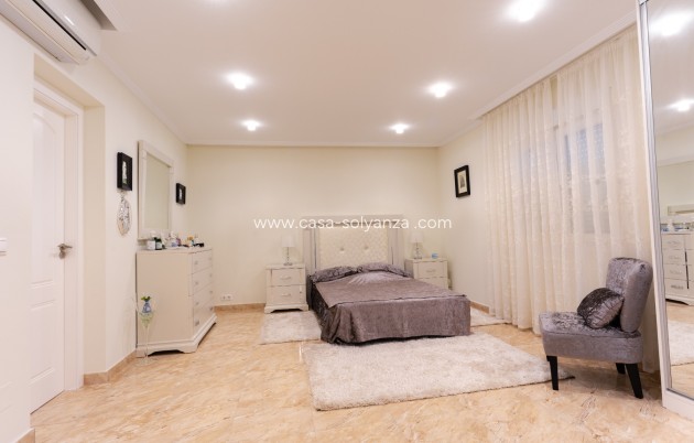 Revente - Villa / Semi detached - Torrevieja - Los Balcones