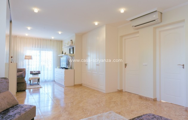Revente - Villa / Semi detached - Torrevieja - Los Balcones