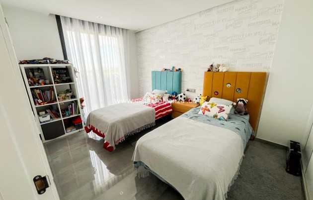 Revente - Villa / Semi detached - Torrevieja - Los Altos