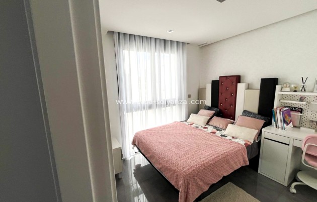 Revente - Villa / Semi detached - Torrevieja - Los Altos