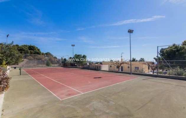 Resale - Villa - Elche