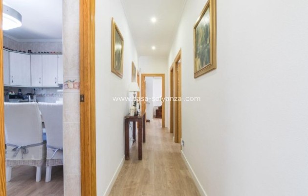 Resale - Villa - Elche