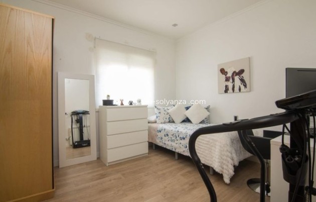 Resale - Villa - Elche