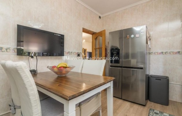 Resale - Villa - Elche