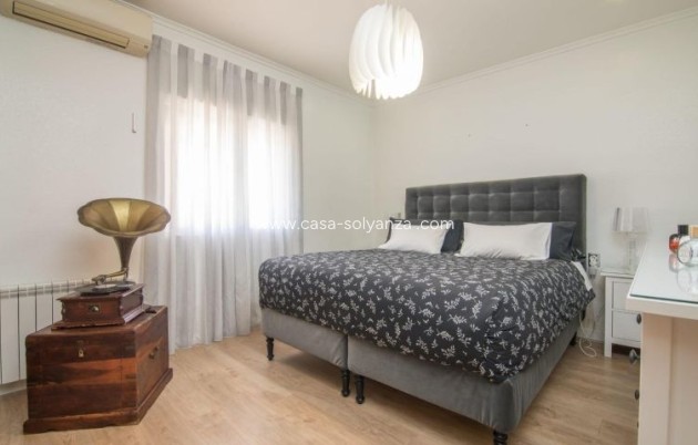 Resale - Villa - Elche