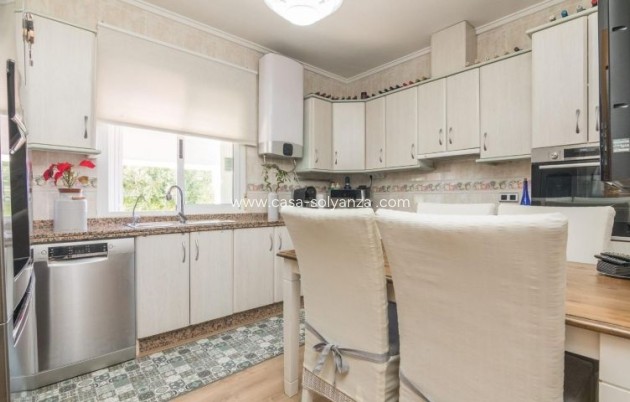 Resale - Villa - Elche