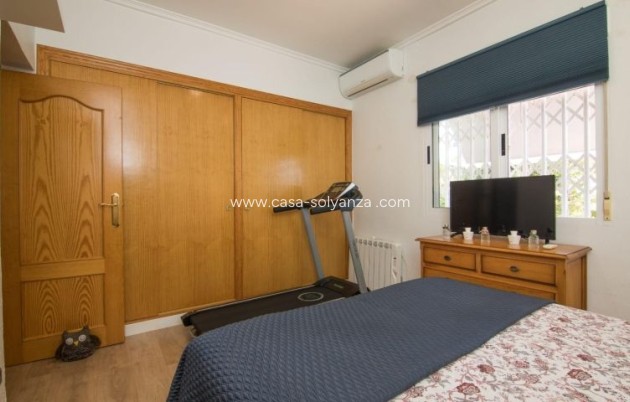 Resale - Villa - Elche