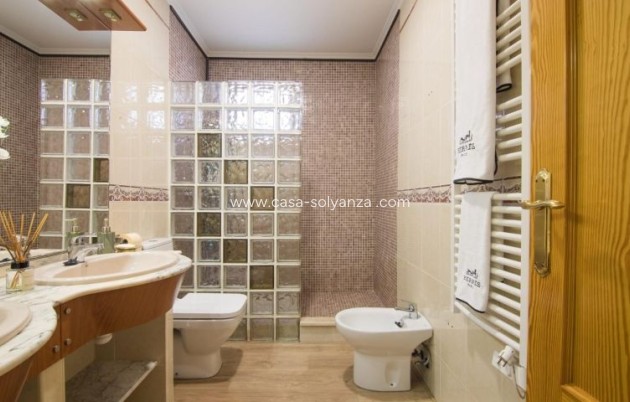 Resale - Villa - Elche