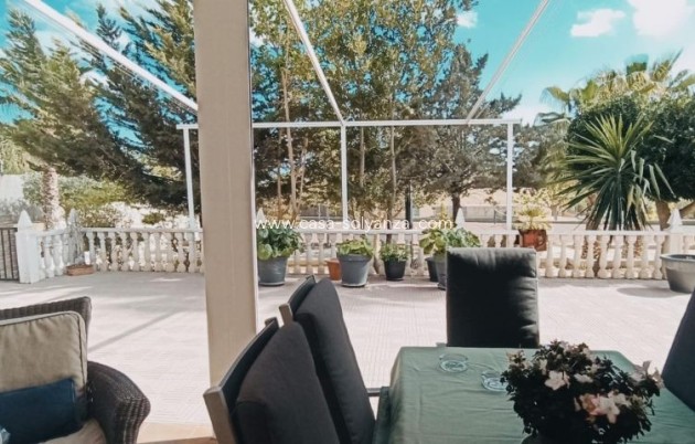 Resale - Villa - Elche