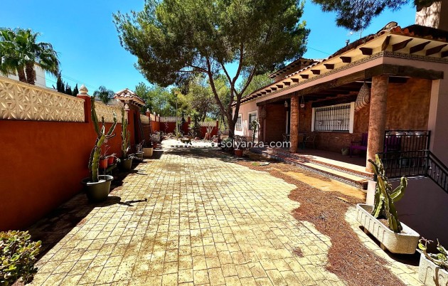 Revente - Villa - San Miguel de Salinas - Ciudad de las comunicaciones