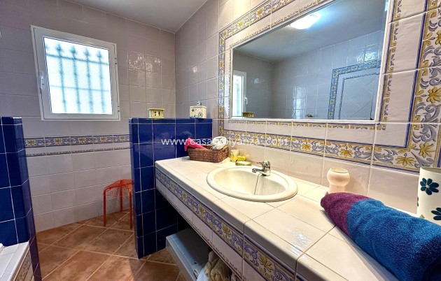 Revente - Villa - San Miguel de Salinas - Ciudad de las comunicaciones