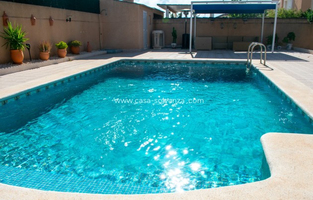 Revente - Independent villa - Orihuela Costa - La Zenia