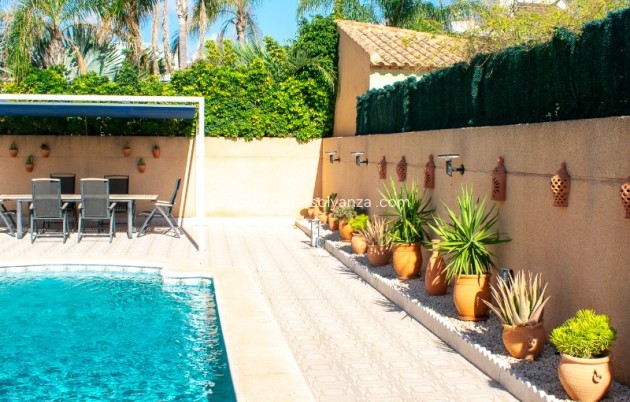 Revente - Independent villa - Orihuela Costa - La Zenia