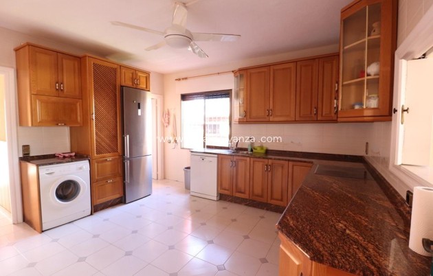 Resale - Villa - Cabo Roig - MUY CERCA DE LA PLAYA