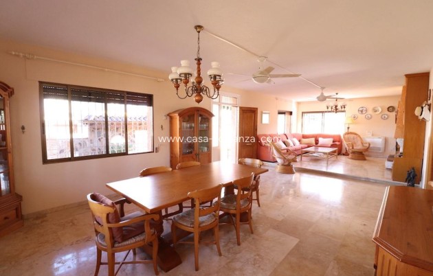 Resale - Villa - Cabo Roig - MUY CERCA DE LA PLAYA