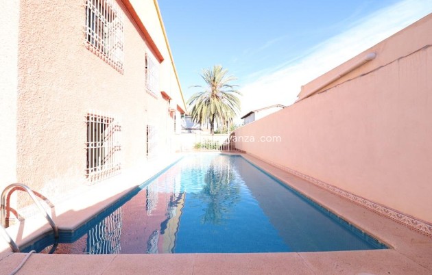 Resale - Villa - Cabo Roig - MUY CERCA DE LA PLAYA