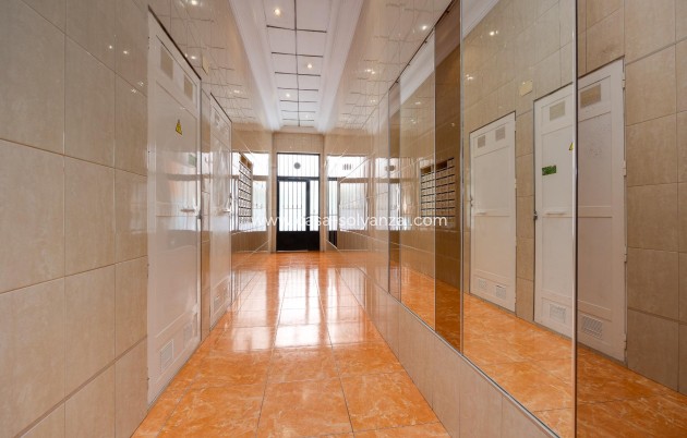 Reventa - Apartamento / piso - Torrevieja - Center