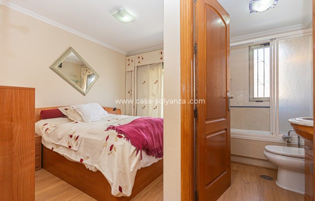 Resale - Apartment / flat - Torrevieja - Beach