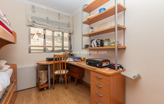 Resale - Apartment / flat - Torrevieja - Beach