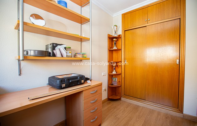 Resale - Apartment / flat - Torrevieja - Beach