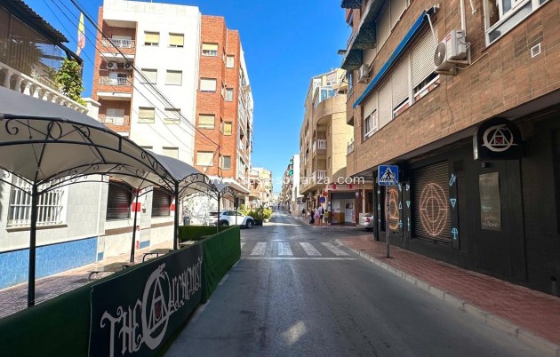 Revente - Appartement - Torrevieja - Paseo Maritimo