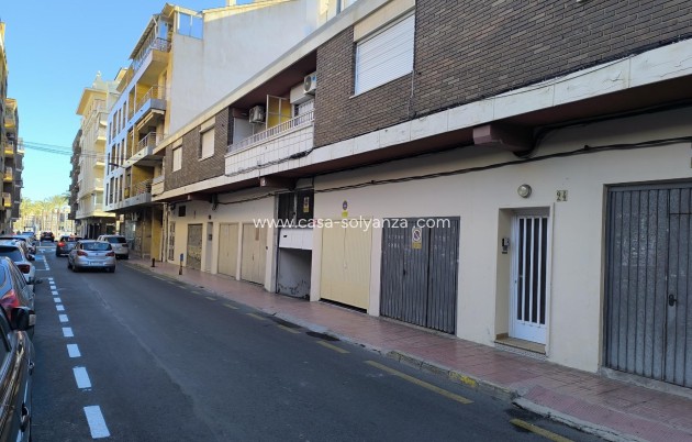 Resale - Apartment / flat - Torrevieja - Las Piscinas Naturales