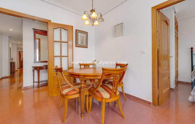 Revente - Appartement - Torrevieja - Paseo Maritimo