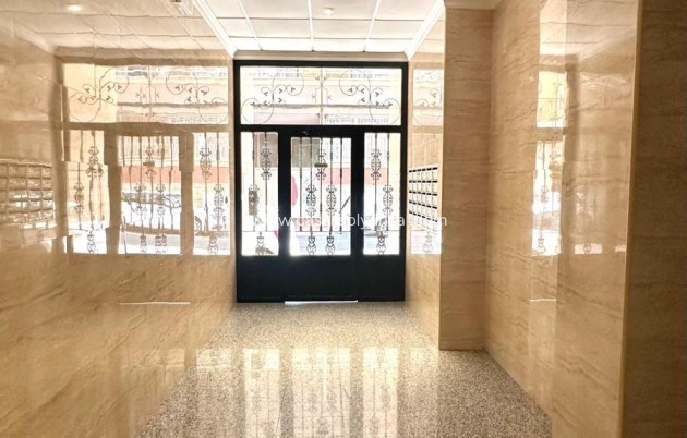 Reventa - Apartamento / piso - Torrevieja - Center