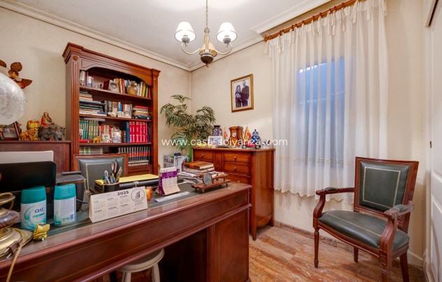 Revente - Villa - Torrevieja - Aguas nuevas