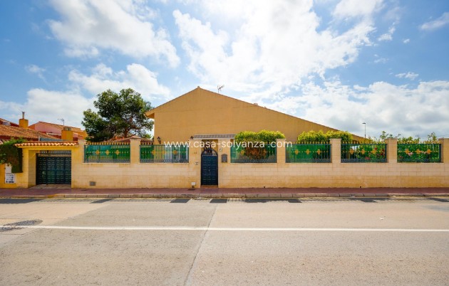 Revente - Villa - Torrevieja - Aguas nuevas