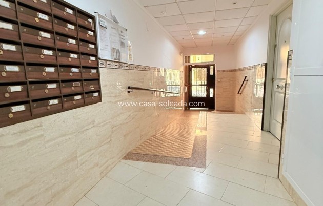 Wiederverkauf - Wohnung - Torrevieja - Playa de los Locos