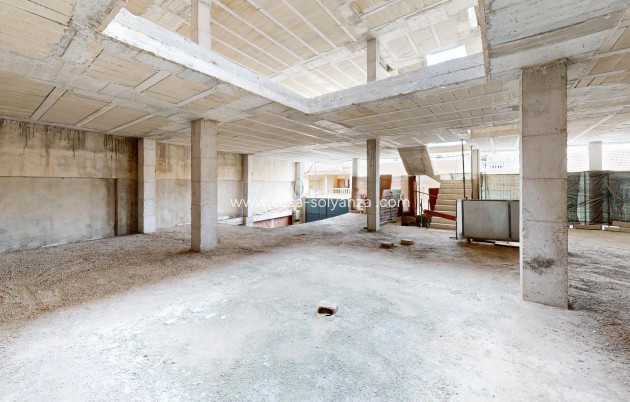 Revente - Commercial - Algorfa - La Finca Golf Resort