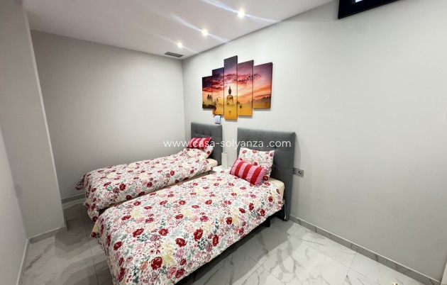 Wiederverkauf - Villa - Villamartin - Villamartín