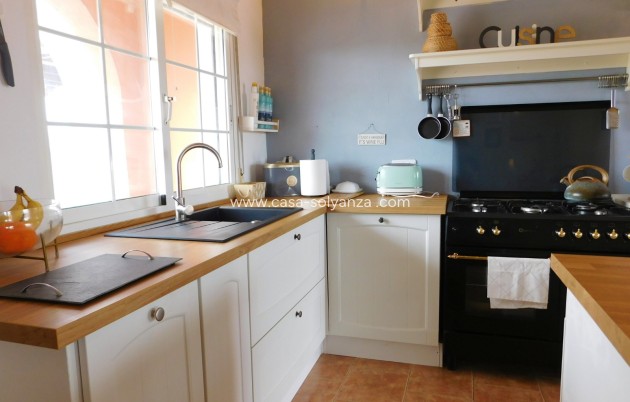 Resale - Villa - Dolores