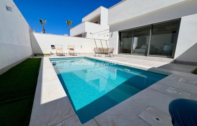 Neue Gebäude - Stadthaus - Orihuela Costa