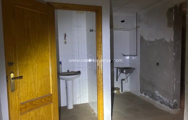 Revente - Commercial - Jacarilla - Inland