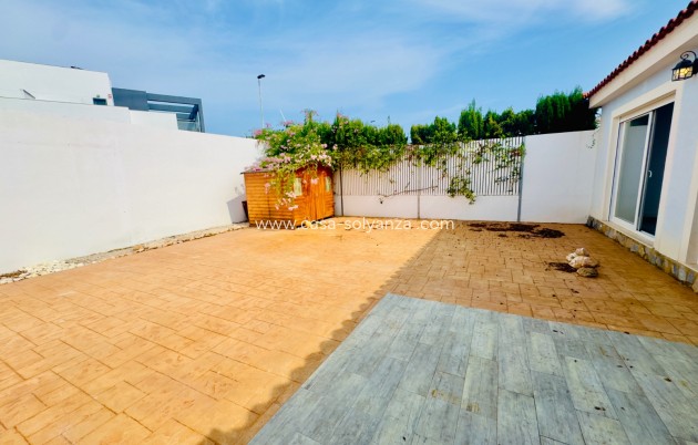 Revente - Villa - Torrevieja - Aguas nuevas