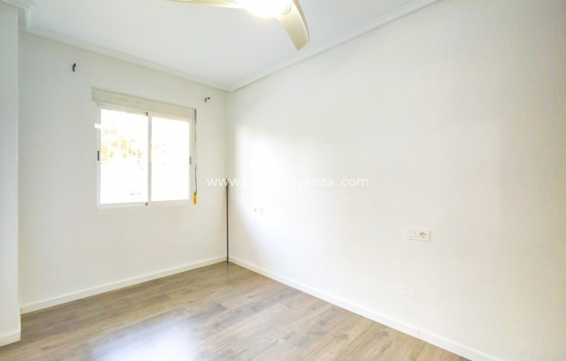 Resale - Apartment / flat - Torrevieja