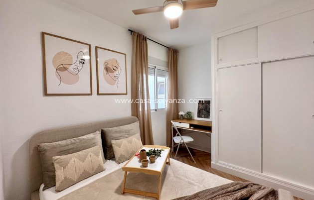 Resale - Apartment / flat - Torrevieja - Playa del Cura