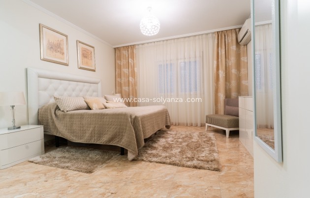Revente - Villa / Semi detached - Torrevieja - Los Balcones