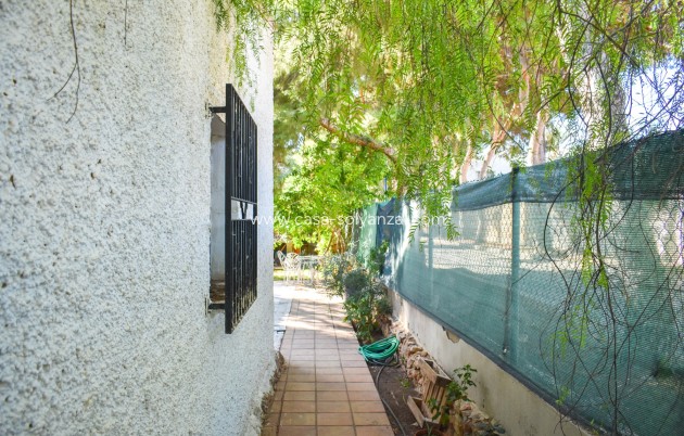 Herverkoop - Independent villa - Orihuela Costa - Punta Prima