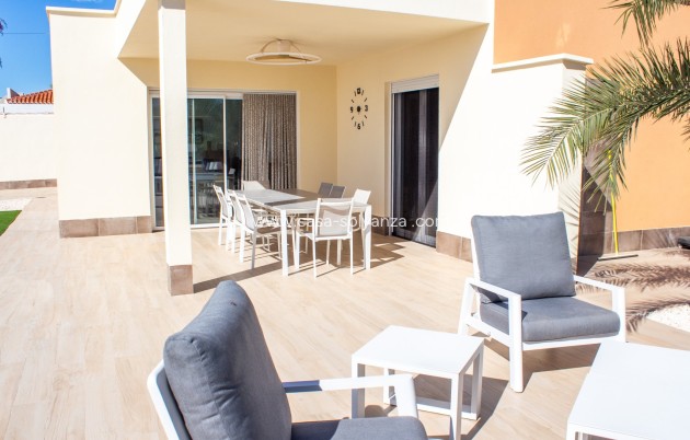 Herverkoop - Villa / Semi detached - Torrevieja - La Siesta