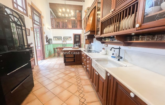 Resale - Villa / Semi detached - Jávea